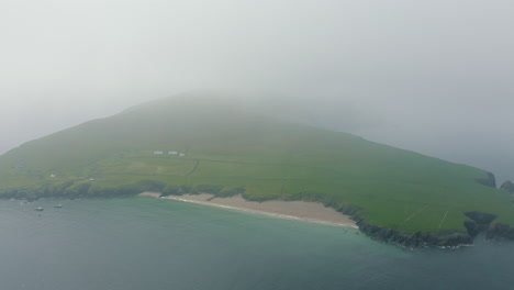 Vista-Aérea-De-La-Gran-Isla-Blasket,-Ubicada-Al-Oeste-De-Co-Kerry,-Irlanda