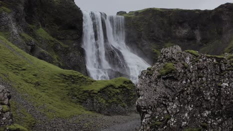 Vista-Asombrosa-De-La-Cascada-Fagrifoss-En-Lakagigar,-Sureste-De-Islandia