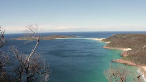 Tomaree-Mountain-Lookout-in-Port-Stephens-east-Australia-with-Fingal-Spit-sandbar,-Handheld-Stable-Shot