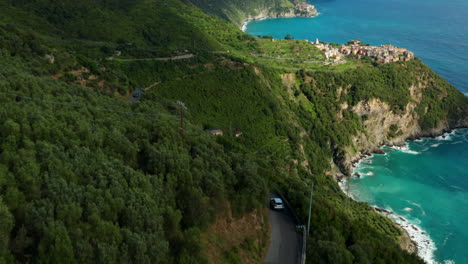 Car-traveling-towards-Corniglia,-Cinque-Terre,-Italy