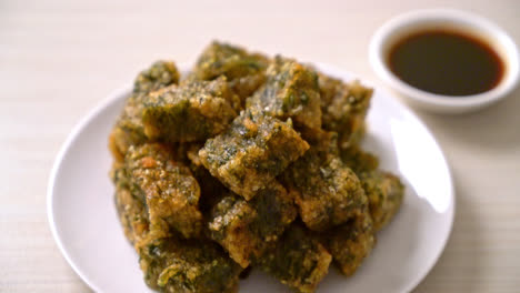 Gebratener-Chinesischer-Schnittlauchknödelkuchen---Asiatischer-Essensstil