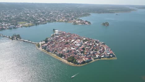 Aerial-drone-shot-of-island-in-the-middle-of-the-lake-in-Flores,-Peten,-Guatemala