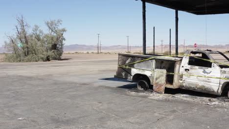 Varios-Vehículos-Destruidos-En-La-Escena-De-La-Gran-Explosión-De-Una-Gasolinera-Cerca-De-La-Autopista