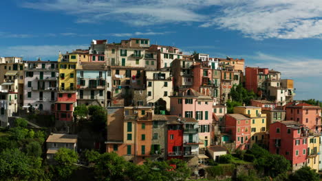 Italian-seaside-villas-in-Corniglia,-Aerial-Pan-Shot