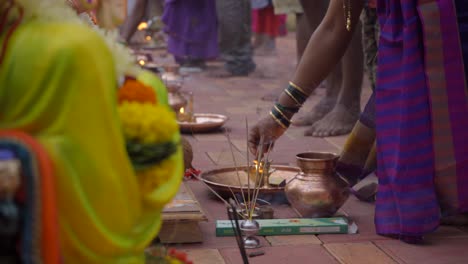 women-with-praying-god-ganrdh-ganpati-visarjan