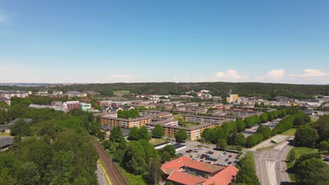 Stunning-View-Of-Buildings-And-Cars-Parked-In-Frölunda,-Gothenburg,-Sweden-On-A-Sunny-Day---aerial-drone-descend