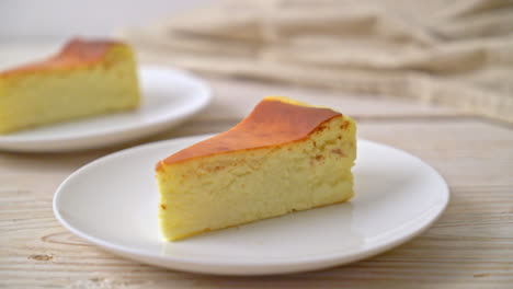 burn-cheesecake-on-white-plate