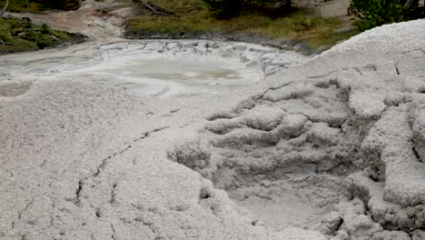 Steam-Rising-Up-From-The-Mudpot-Boiling-And-Bubbling-On-The-Ground-At-The-Artists-Paintpots-In-Yellowstone-National-Park,-Wyoming,-USA