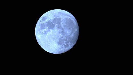 Zeitraffer-Des-Mondvollmondes,-Der-Am-Nachthimmel-Aufgeht,-Kraterdetail-Auf-Der-Oberfläche