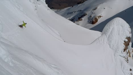Freeride-skier-off-piste-carving-turns-into-steep-white-mountain-slope,-slowmo