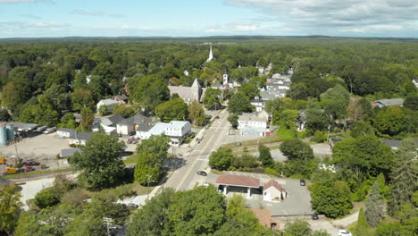 Luftaufnahmen-Von-Drohnenüberflügen,-Yarmouth,-Maine-Downtown,-USA