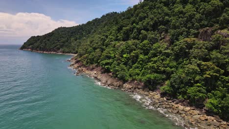 Drone-dolly-shot-of-tropical-Island-coastline-in-Koh-Chang,-Thailand