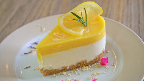 lemon-cheese-cake-on-plate