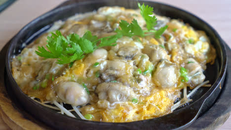 Oyster-omelette-with-bean-sprout-on-hot-pan---Asian-food-style