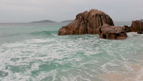 La-Digue-Rocks-over-water,-Seychelles