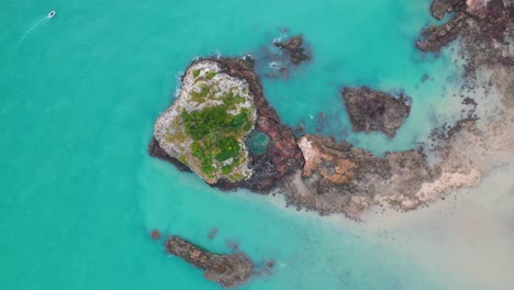 Aerial:-amazing-Australian-beach-cove,-small-boat-travelling-in-turquoise-waters