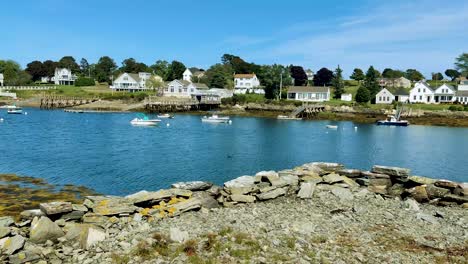 Looking-across-Mackerel-Bay-in-Harpswell-with-old-Dock-and-houses-in-the-background-with-trees-4K