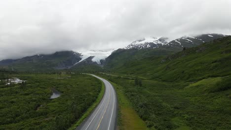 Camino-Que-Conduce-Al-Hermoso-Glaciar
