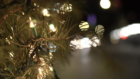 árbol-De-Navidad-Con-Luces-Brillantes-De-La-Ciudad