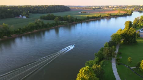 Weekend-sailing-adventure-at-Cumberland-River-Tennessee