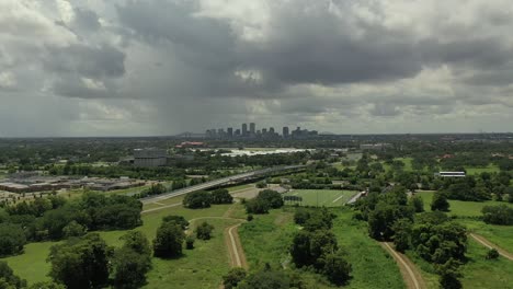 Luftaufnahme-Der-Stadt-New-Orleans-An-Einem-Bewölkten-Tag