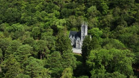 Aerial-dolly-in-shot-of-the-victorian-style-Kylemore-Abbey-in-Ireland