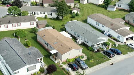 Aerial-of-mobile-homes,-trailer-park,-housing-tightly-compact,-aerial-drone-view,-establishing-shot-of-residences-in-United-States-of-America,-USA-during-summer,-low-income-manufactured-homes