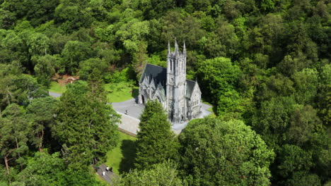 Kylemore-Abbey-Castle---Victorian-Walled-Garden-in-Beautiful-Ireland-Landscape,-Aerial-Drone-Circling-View