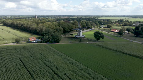 Wide-jib-down-of-traditional-windmill-on-farmland