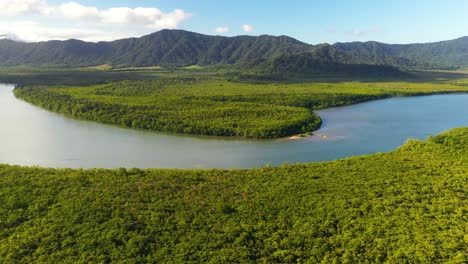 Wunderschöner-Daintree-River-Im-Regenwald-Von-Queensland,-Australien,-Hohe-Luftaufnahme