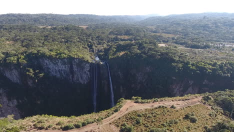 Wonderful-Canyon-and-waterfall-in-aerial-scene,-south-of-Brazil