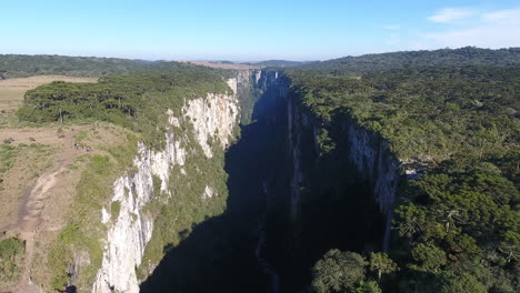 Canyons-in-aerial-scene,-Itaimbezinho,-Brazil