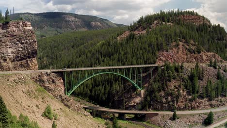 Aerial-footage-of-the-green-Red-Cliff-Bridge,-in-Red-Cliff-Colorado