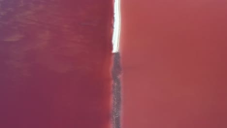 Luftaufnahme-Des-Roten-Und-Rosafarbenen-Teichwassers-In-Der-Landschaft-Des-Great-Salt-Lake-In-Utah,-USA,-An-Einem-Sonnigen-Sommertag