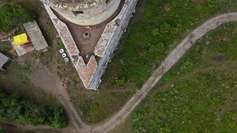 Drone-Flying-Above-The-Ruins-Of-The-Ancient-Borgholm-Castle-In-Oland,-Sweden---aerial
