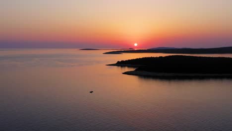 Beautiful-Sunset-Flare-Over-The-Horizon-In-Losinj-Island-In-Northern-Adriatic-Sea---Wide-Shot