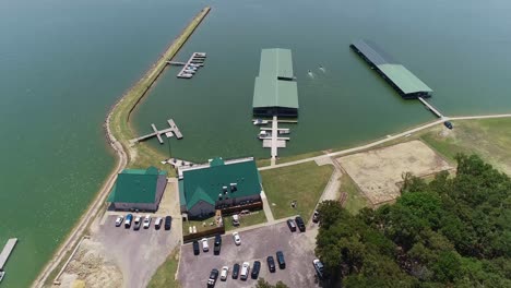 Aerial-flight-over-the-Harbor-Inn-Marina-on-Richland-Chambers-Lake