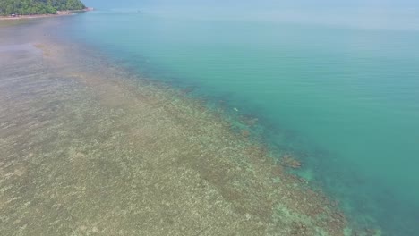 Luftaufnahme-Des-Korallenriffs-Auf-Einer-Tropischen-Insel-In-Thailand