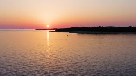 Stunning-Golden-Sunset-Setting-Over-The-Calm-Waters-Of-Northern-c-Near-The-Losinj-Island-In-Croatia