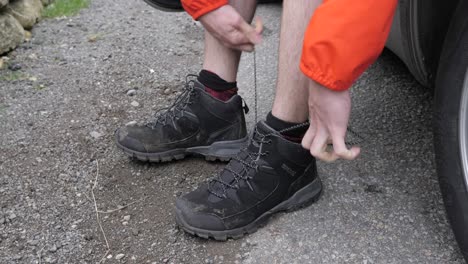Young-man-ties-his-shoe-laces-before-hiking