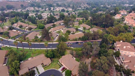 Community-of-houses,-suburb-neighborhood,-pull-back-rising-aerial-view