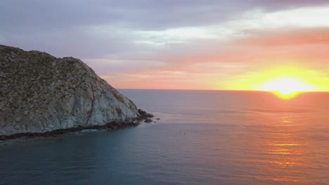 Beautiful-sunrise-in-the-shore-of-the-national-park-of-Cabo-Pulmo-in-Baja-California,-Mexico