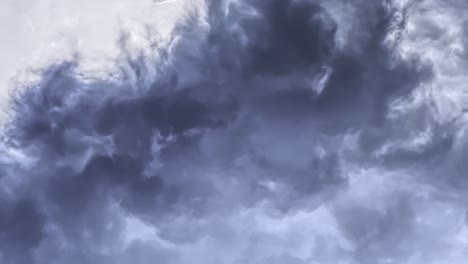 Dunkle-Wolken,-Die-Darauf-Hinweisen,-Dass-Es-Regnen-Wird