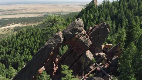 Aerial-drone-footage-of-the-Royal-Arch-rock-formation-located-within-the-flat-irons-in-Boulder,-Colorado