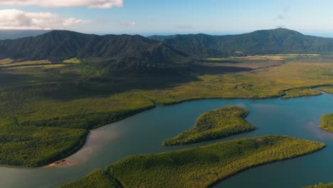 Erstaunliche-Daintree-Flusslandschaft-In-Queensland,-Luftaufnahme