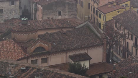 Europäische-Historische-Architektur-Von-Gebäuden-In-Verona-Italien---Statische-Stativansicht