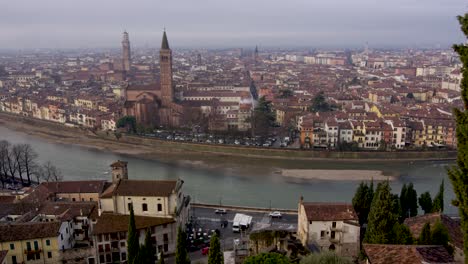 Italia---Torre-De-La-Ciudad-De-Verona---Edificios---Río-Adige,-Paisaje-Panorámico-Estático