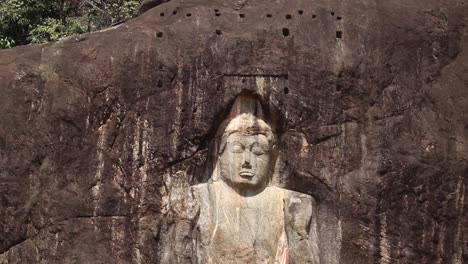 Buduruwagala-Raja-Maha-Viharaya-Buddha-Statuen,-Schnitzereien-Im-Felsen-Selbst