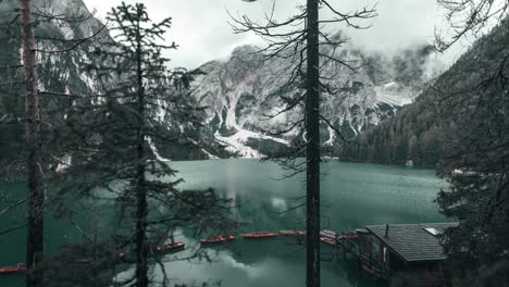 Timelapse-of-a-turquoise-mountain-lake-in-the-Italian-Alps