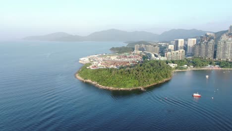 Playa-Y-Costa-De-Hong-Kong-Wu-Kai-Sha-Con-Rascacielos-Residenciales-En-El-Fondo,-Vista-Aérea